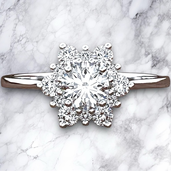 Silver Snowflake Shaped Cubic Zirconia Ring .925 NWT - Picture 7 of 7